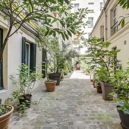 Modern French Studio Charm In The City *